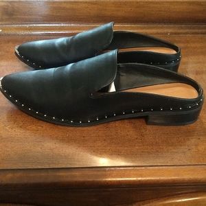 Universal thread mules size 9.5